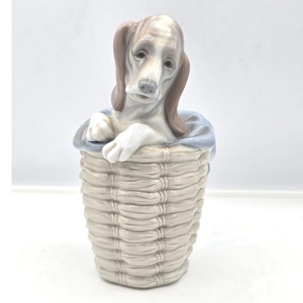 Lladro Spain Porcelain Figurine Basset Hound Puppy in Basket #1130 Vintage